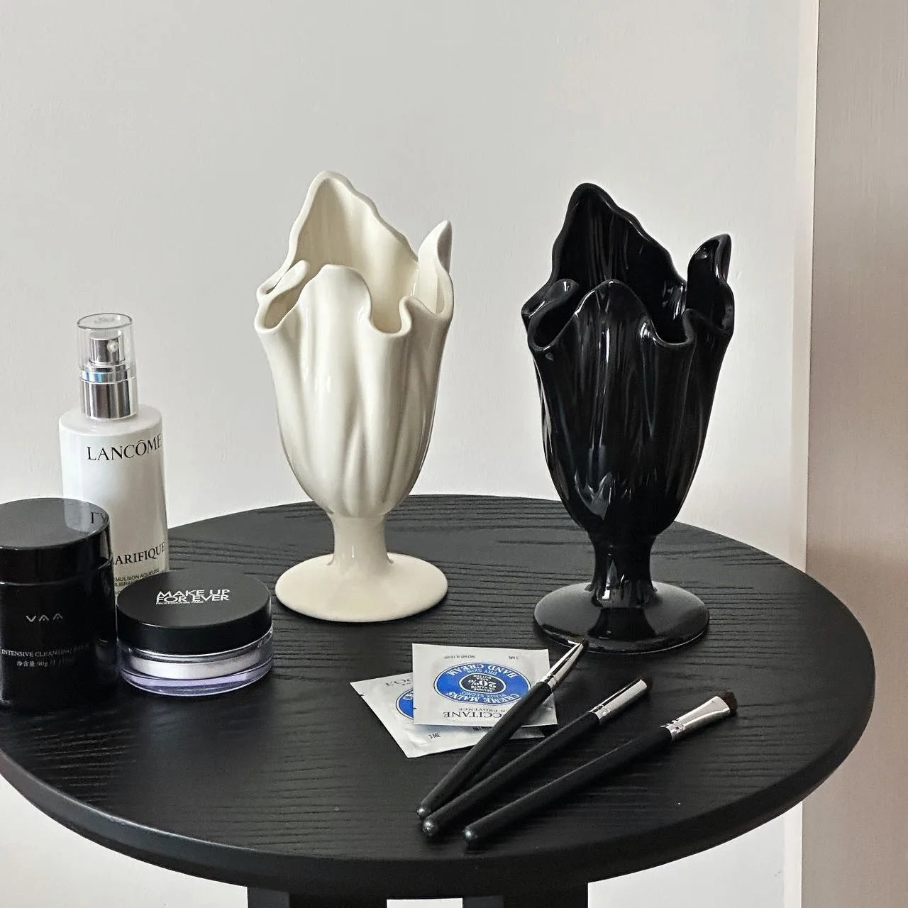 Vaso Cerâmico Decorativo Para Mesa Com Pincéis