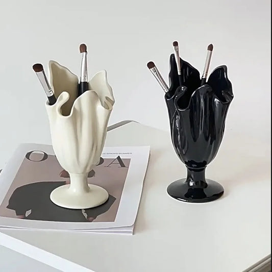 Vaso Cerâmico Decorativo Para Mesa Com Pincéis