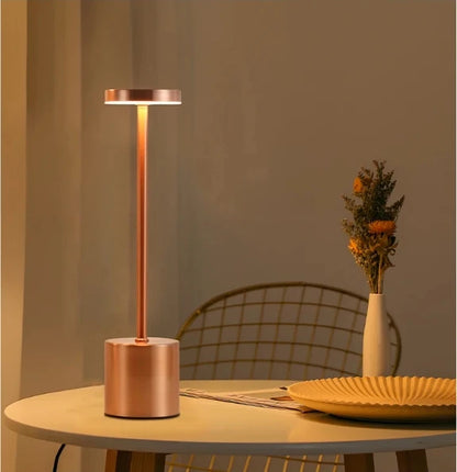 Lâmpada de Mesa LED Recarregável com Sensor de Toque e Iluminação Ambiental Personalizável