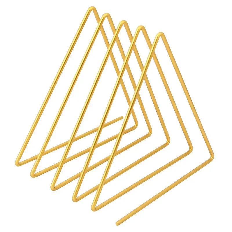 Organizador de Mesa Triângulo em Ferro Arte Criativa com Suporte para Canetas e Revistas